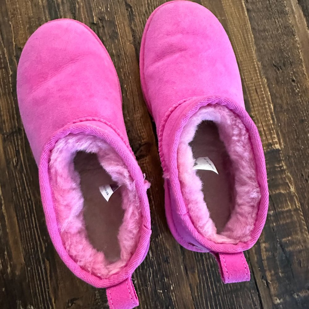 UGG - CLASSIC ULTRA MINI - Carnation Pink - Women's Size 6